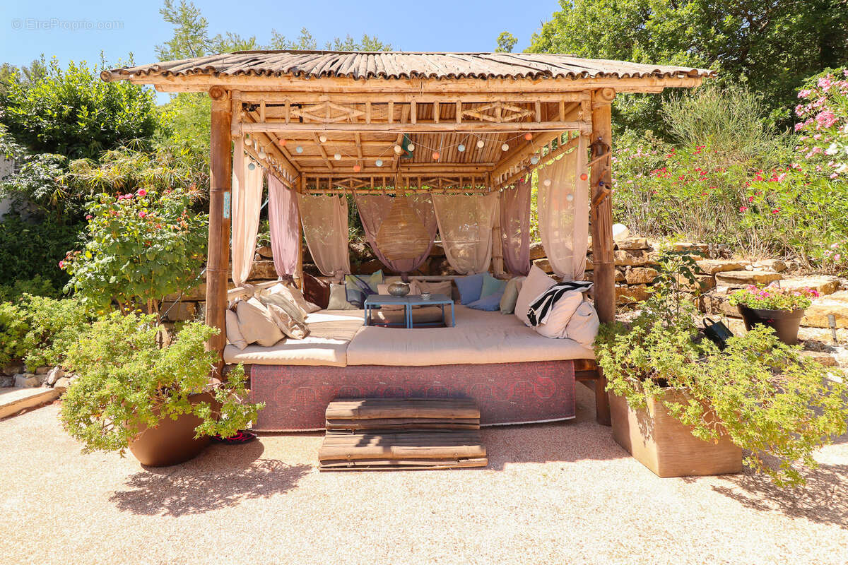 Maison à TOURRETTES