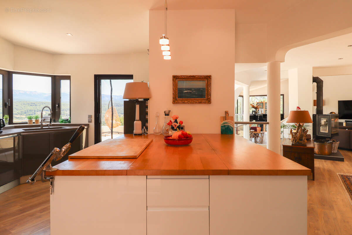 Maison à TOURRETTES