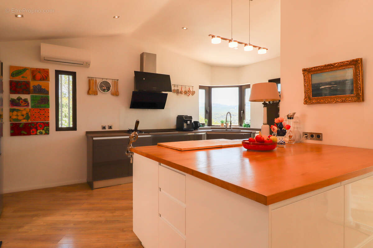 Maison à TOURRETTES