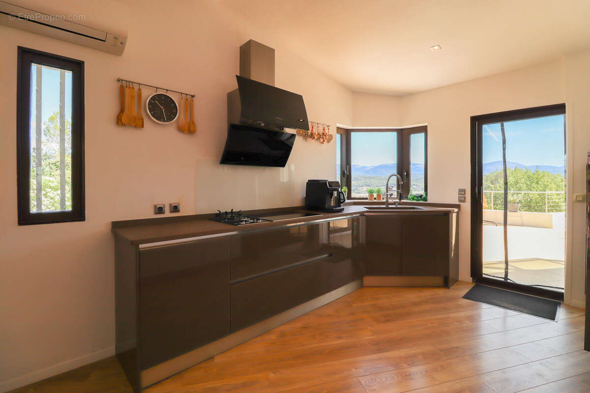 Maison à TOURRETTES