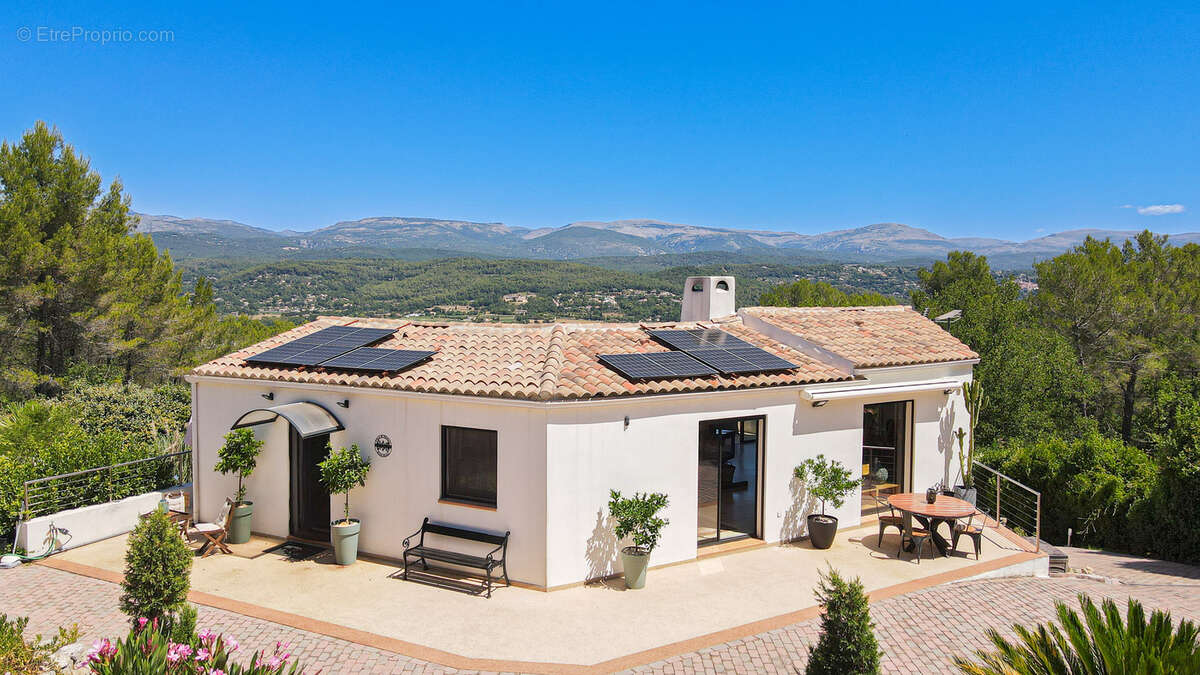 Maison à TOURRETTES