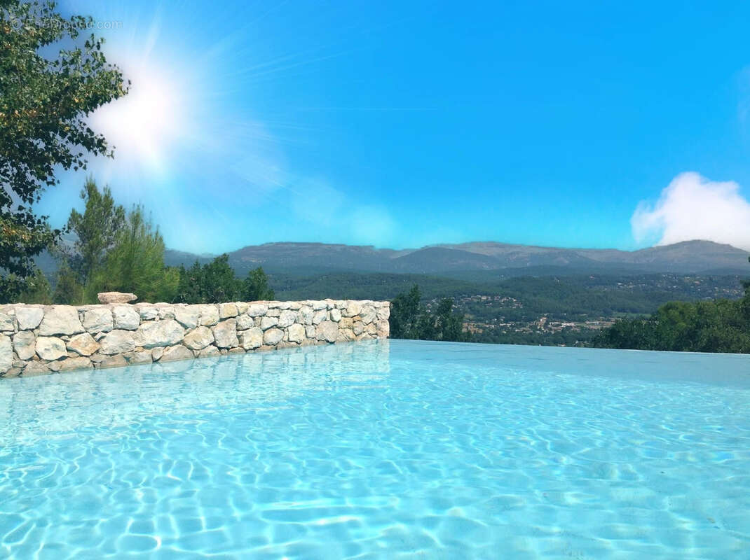 Maison à TOURRETTES