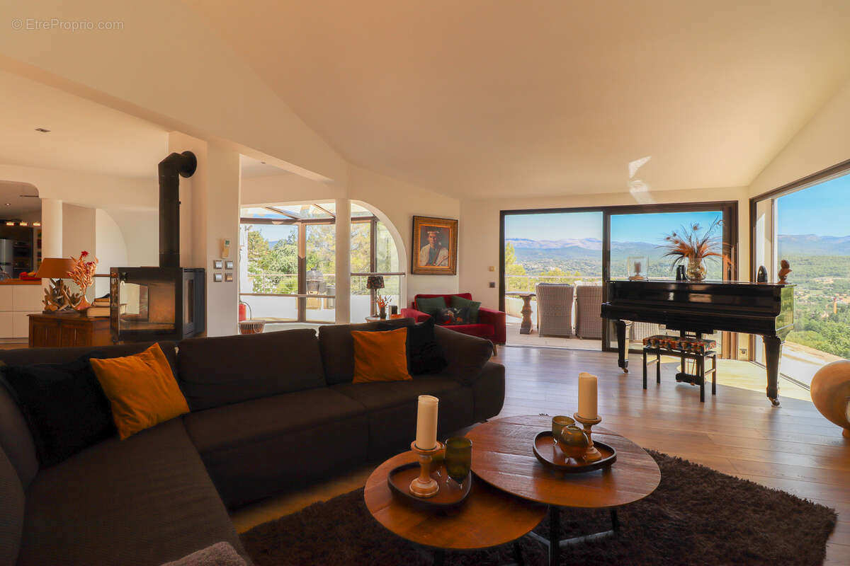 Maison à TOURRETTES