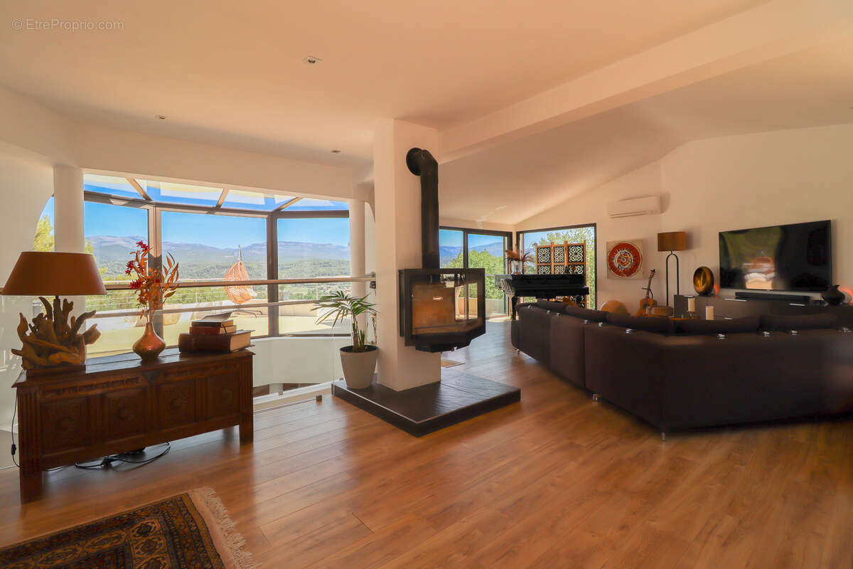 Maison à TOURRETTES