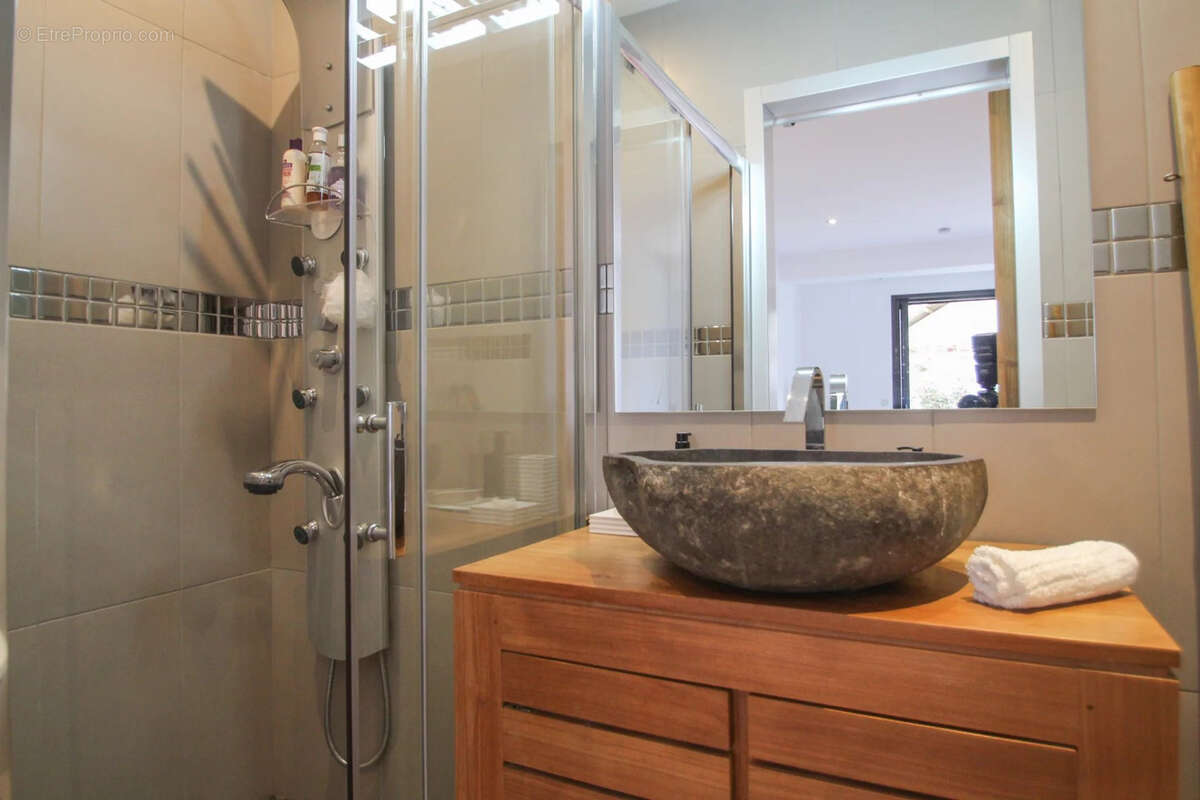 Maison à TOURRETTES