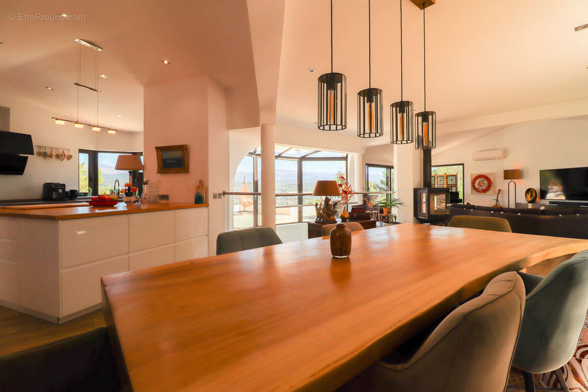 Maison à TOURRETTES