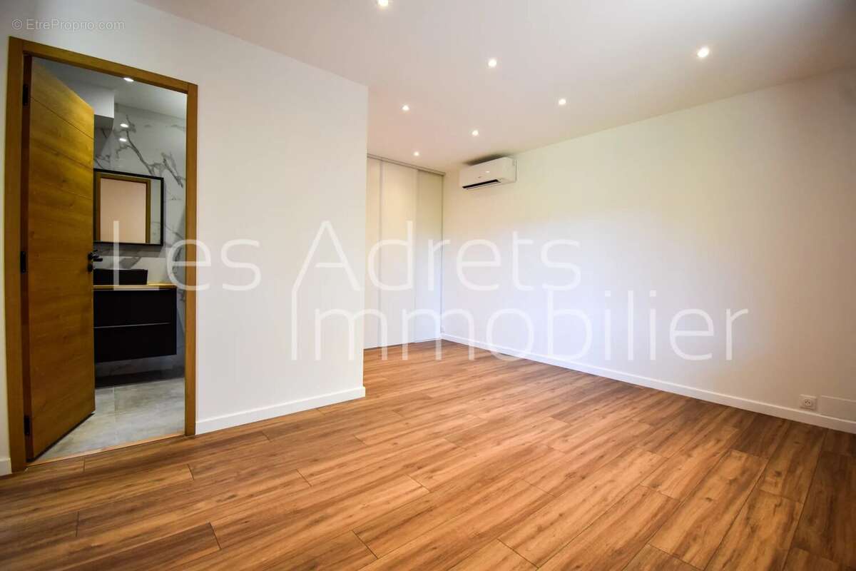 Maison à LES ADRETS-DE-L&#039;ESTEREL