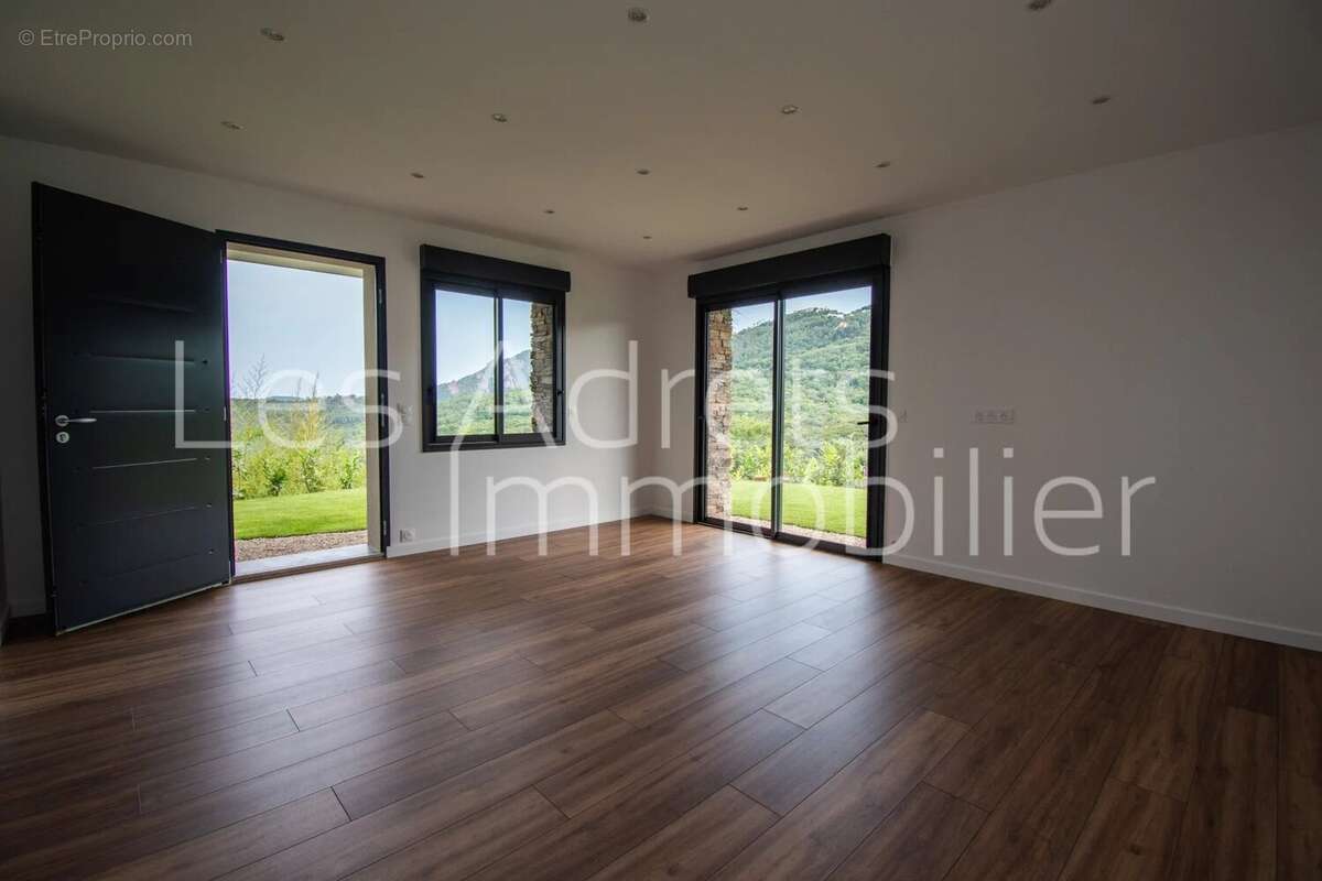 Maison à LES ADRETS-DE-L&#039;ESTEREL