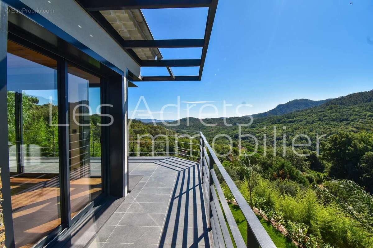 Maison à LES ADRETS-DE-L&#039;ESTEREL