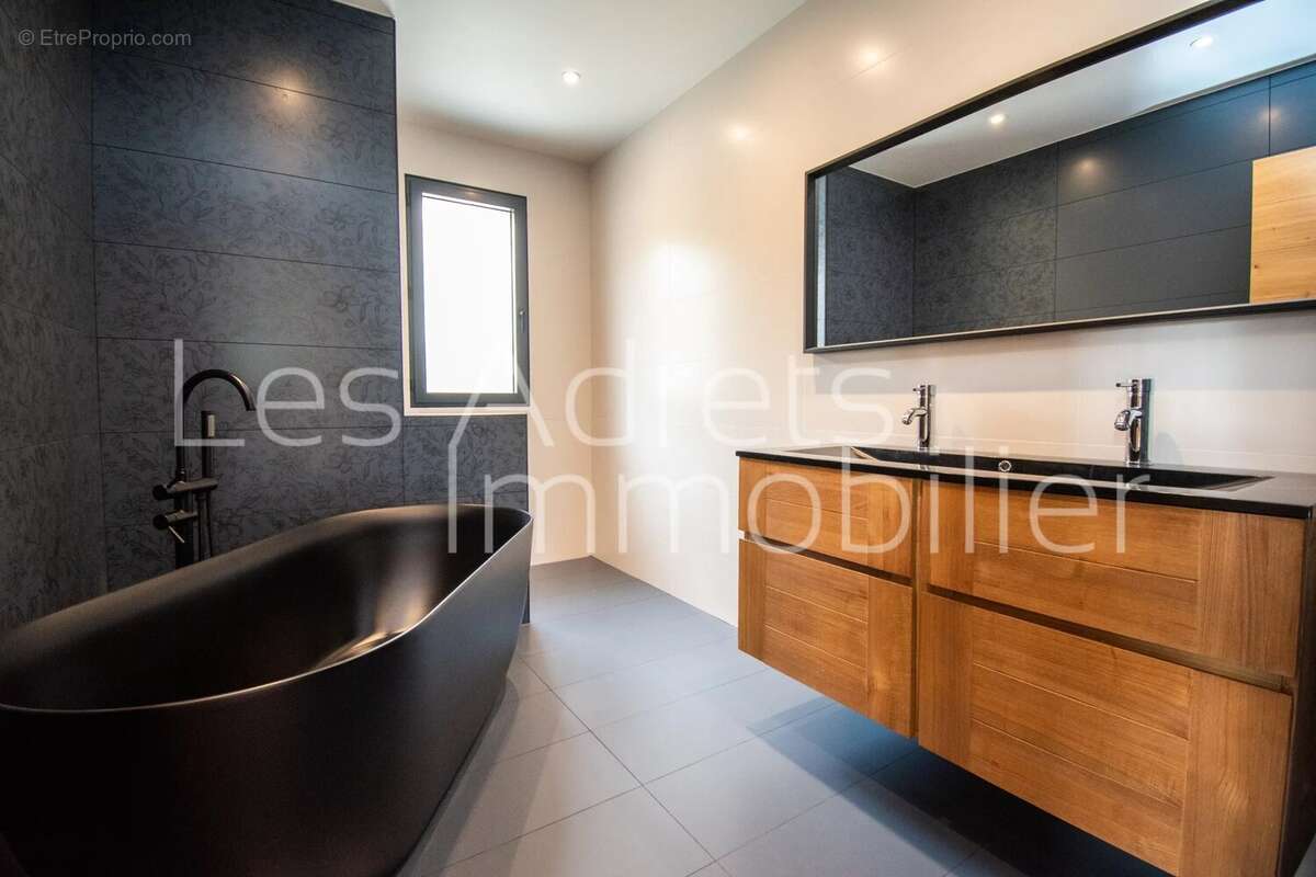 Maison à LES ADRETS-DE-L&#039;ESTEREL