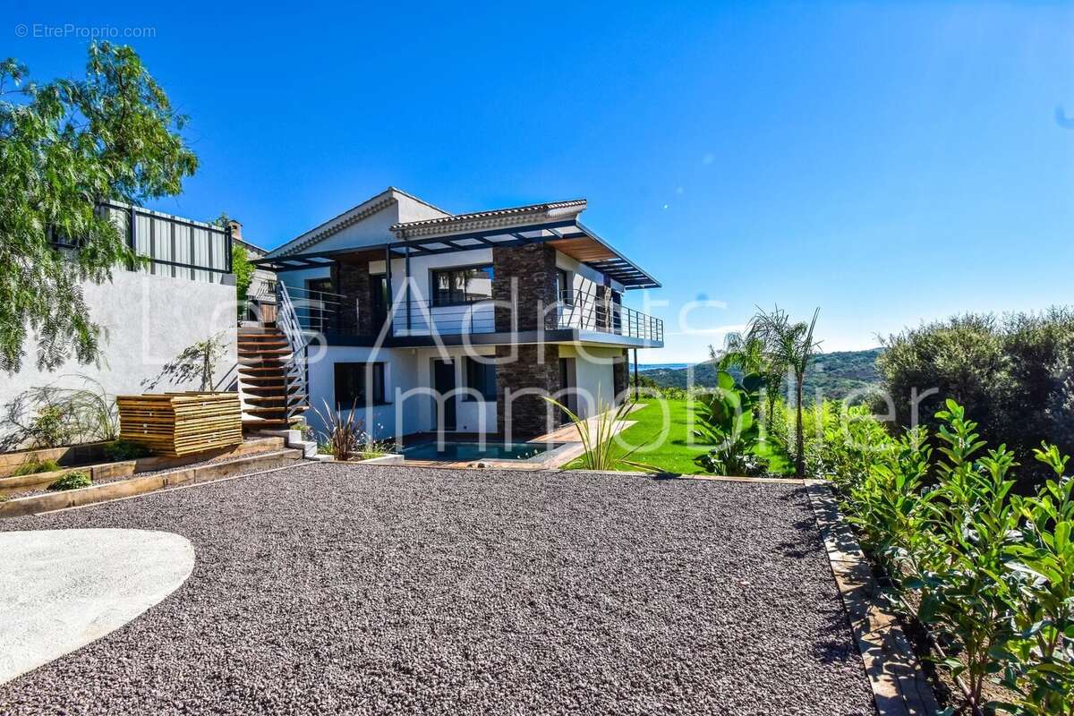 Maison à LES ADRETS-DE-L&#039;ESTEREL