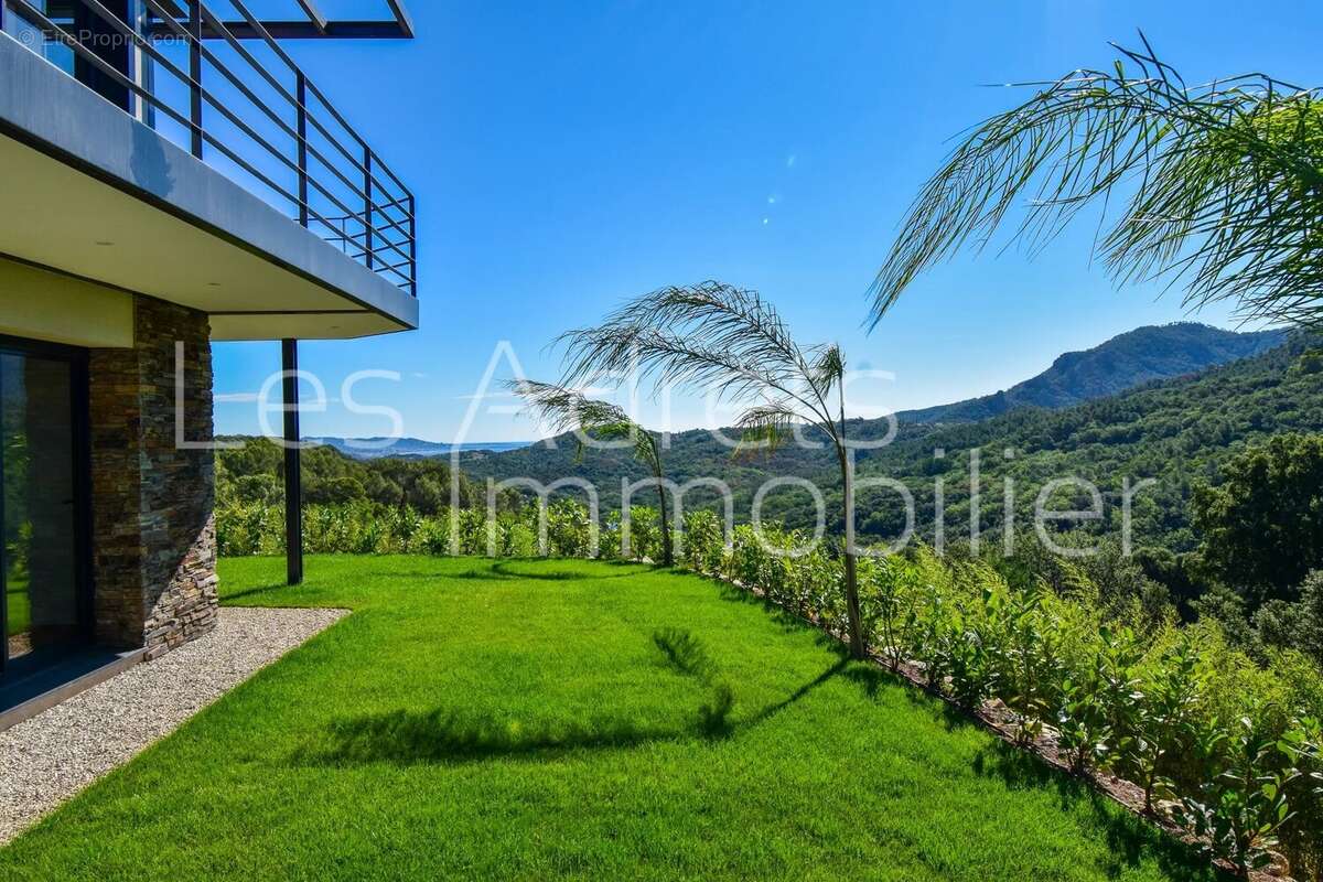Maison à LES ADRETS-DE-L&#039;ESTEREL