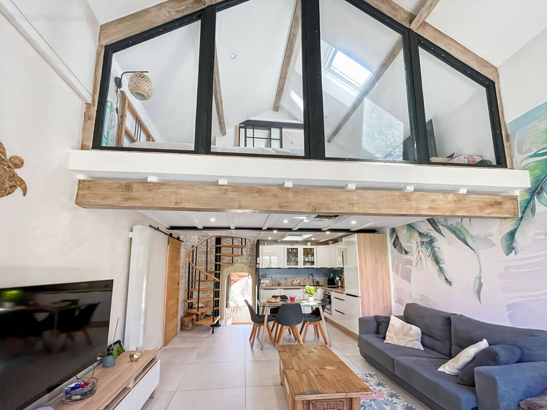 Appartement à CARRY-LE-ROUET