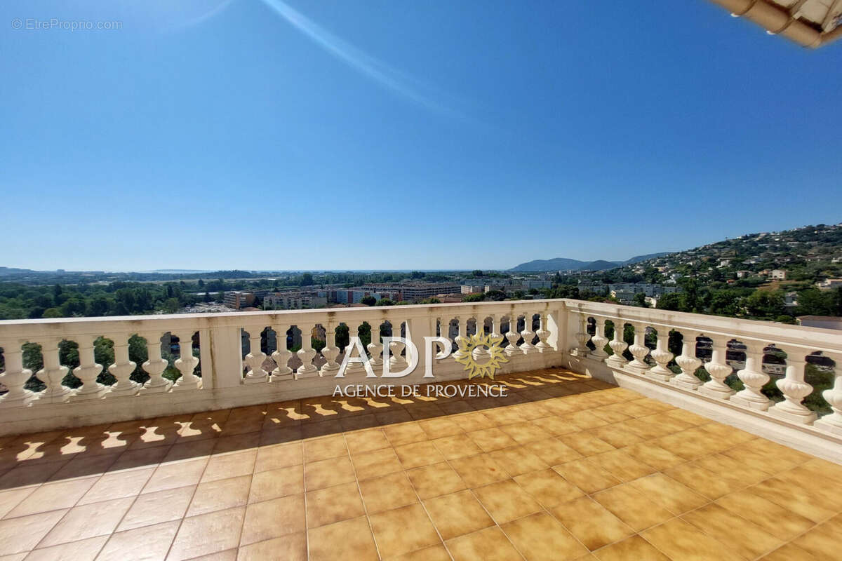 Appartement à MANDELIEU-LA-NAPOULE