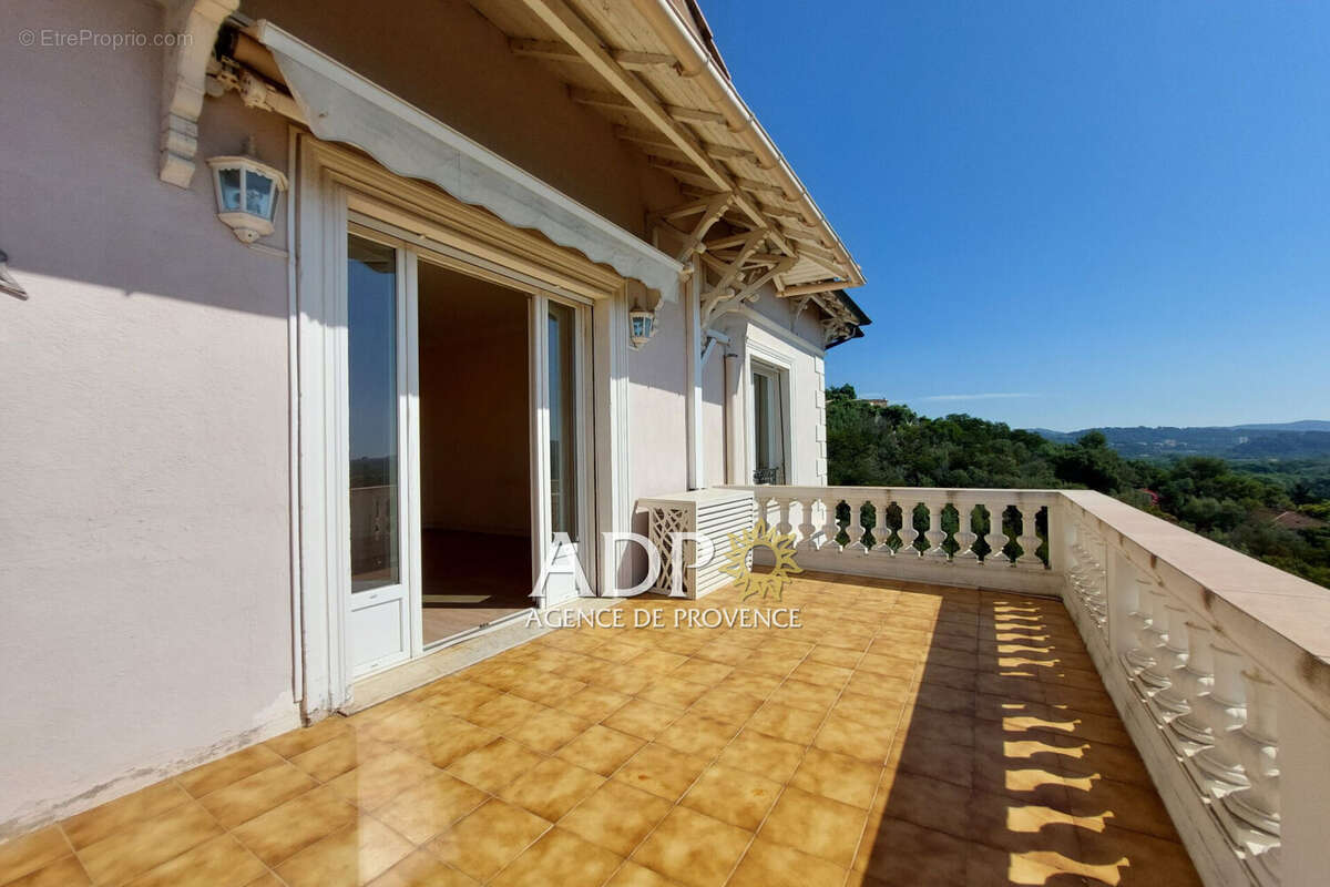 Appartement à MANDELIEU-LA-NAPOULE