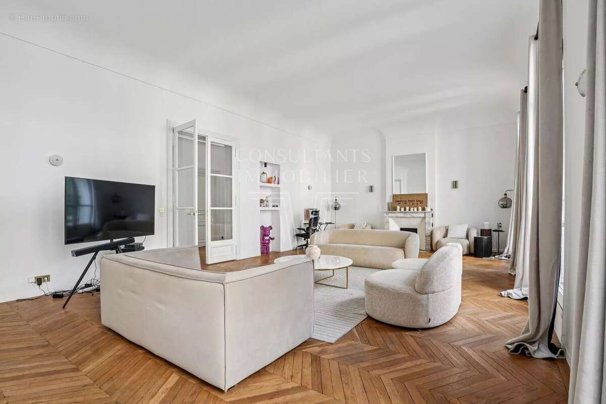 Appartement à PARIS-16E