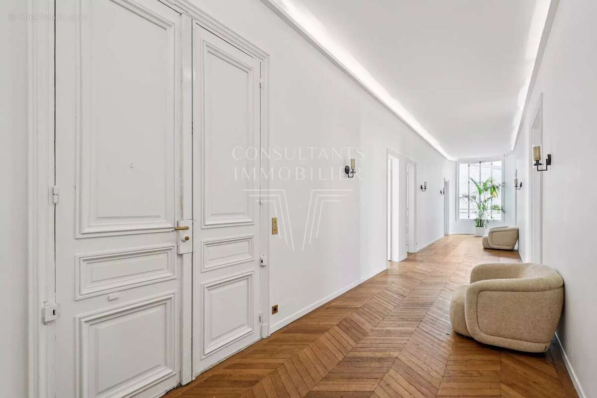Appartement à PARIS-16E