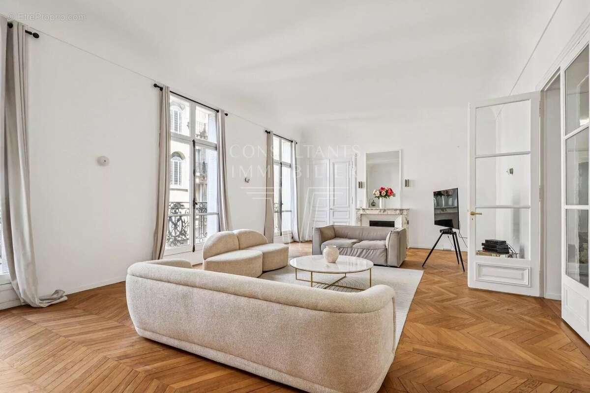 Appartement à PARIS-16E