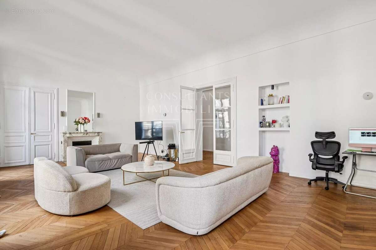 Appartement à PARIS-16E