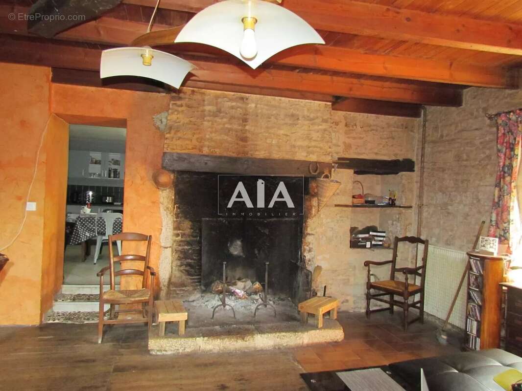 Maison à NANTEUIL-EN-VALLEE