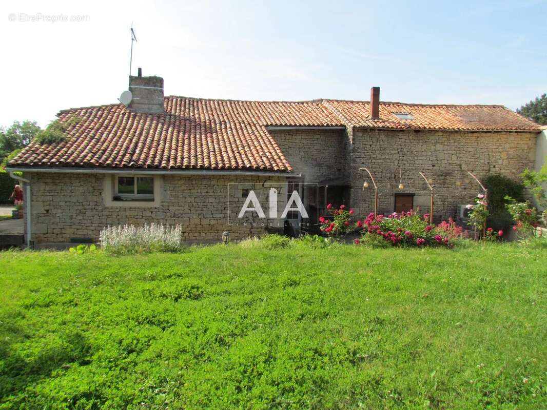 Maison à NANTEUIL-EN-VALLEE