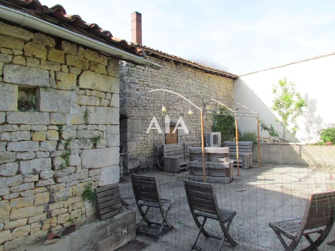 Maison à NANTEUIL-EN-VALLEE