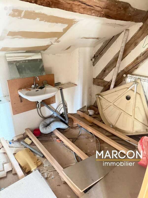 Maison à BUSSIERE-DUNOISE