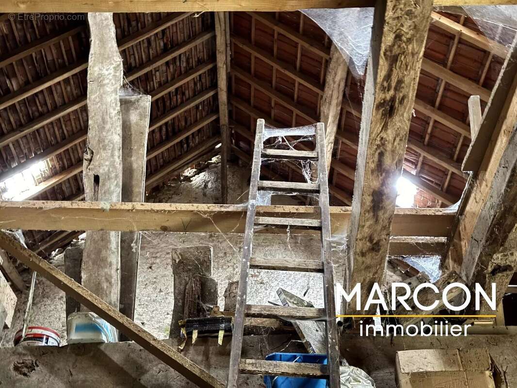 Maison à BUSSIERE-DUNOISE