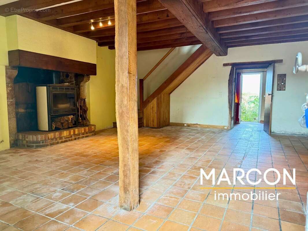 Maison à BUSSIERE-DUNOISE