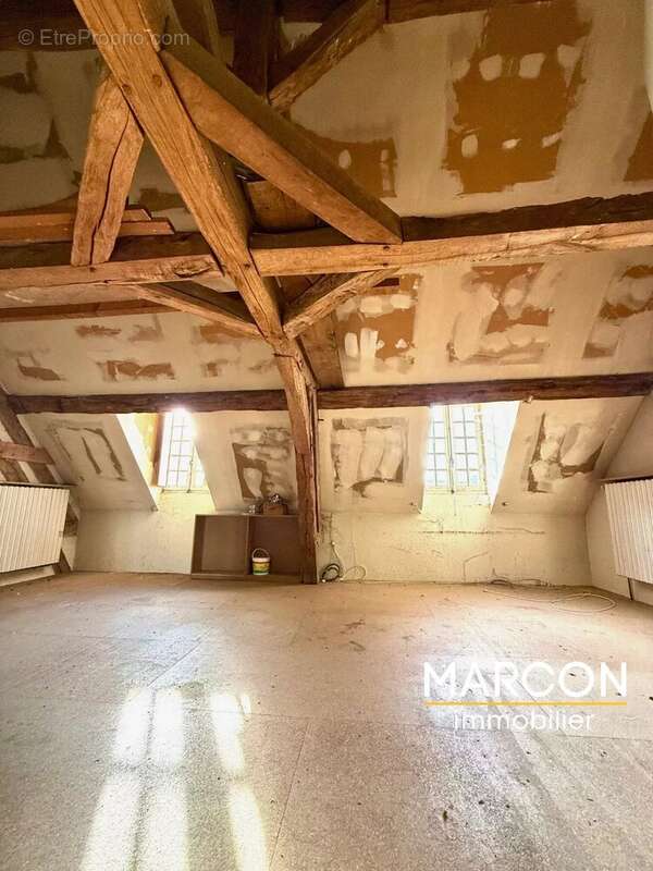 Maison à BUSSIERE-DUNOISE