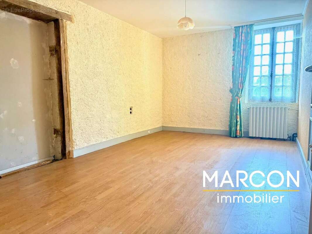 Maison à BUSSIERE-DUNOISE