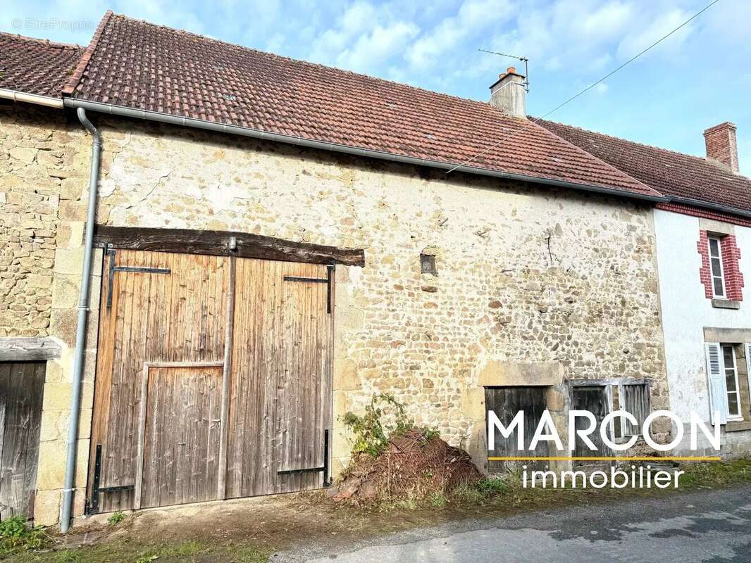 Maison à BUSSIERE-DUNOISE