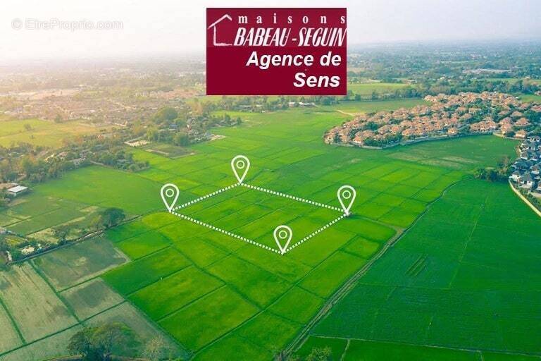 Terrain à COURLON-SUR-YONNE