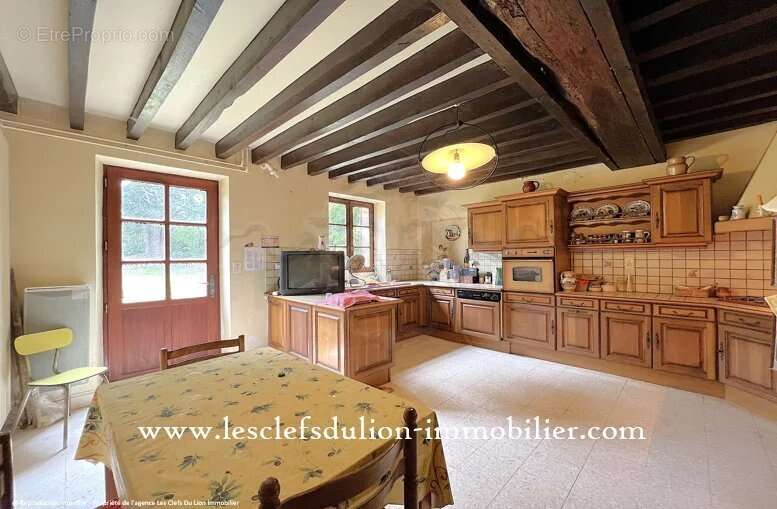 Maison à VAUX-SUR-LUNAIN