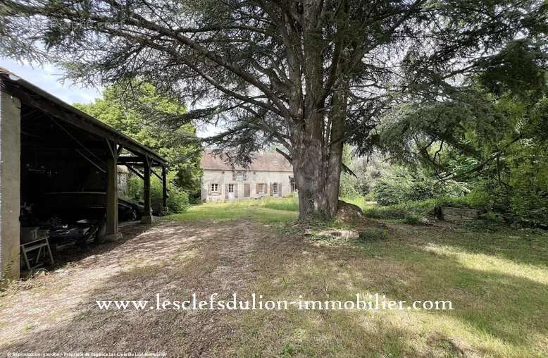 Maison à VAUX-SUR-LUNAIN