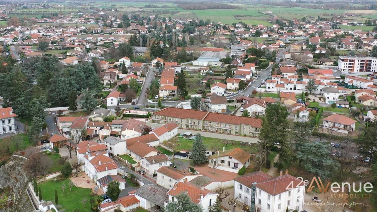 Appartement à VEAUCHE