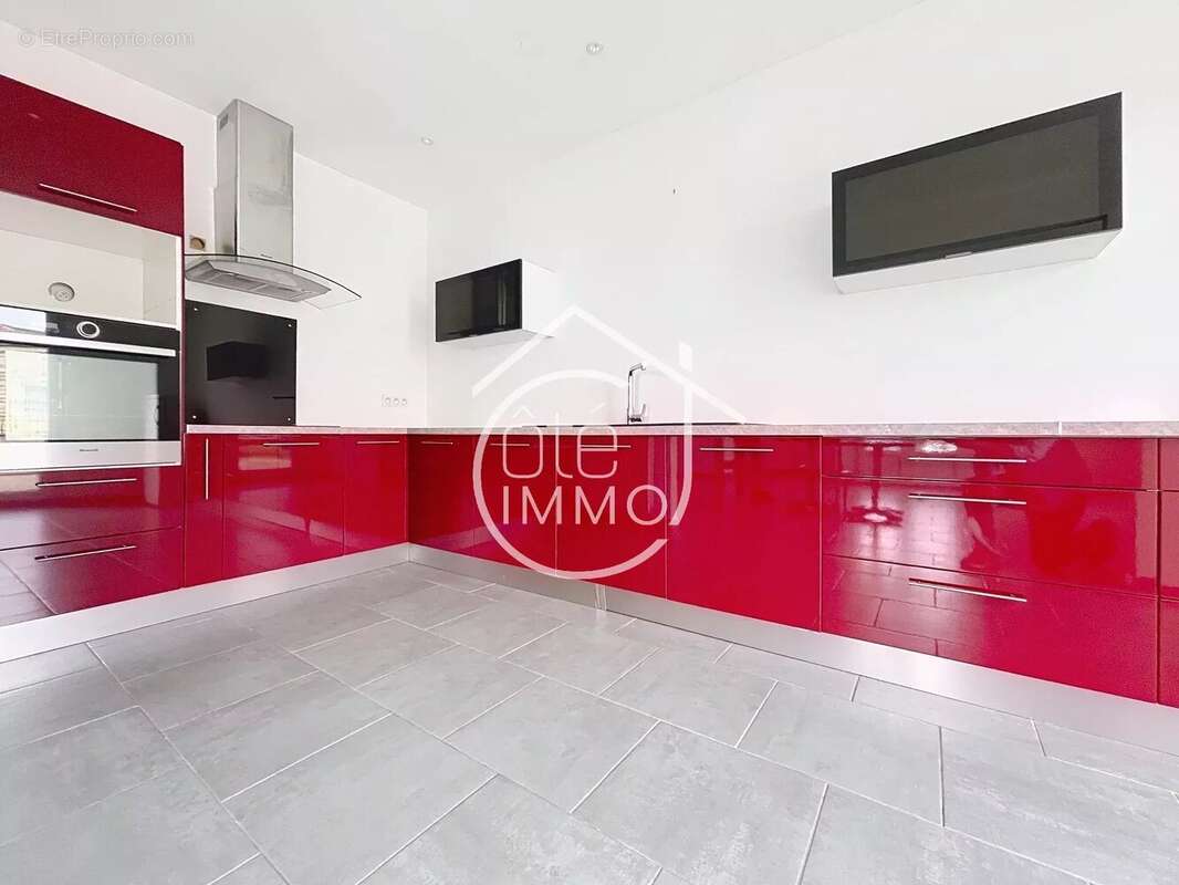 Maison à SAINT-MAGNE-DE-CASTILLON