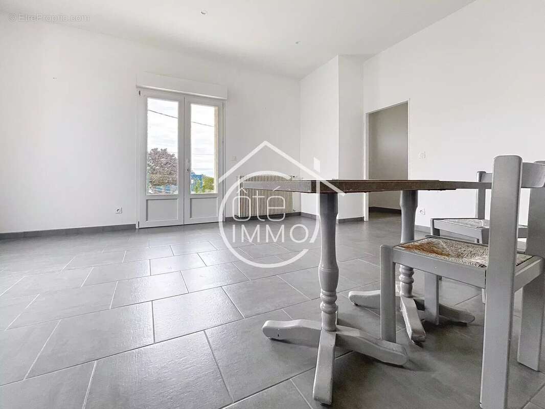 Maison à SAINT-MAGNE-DE-CASTILLON