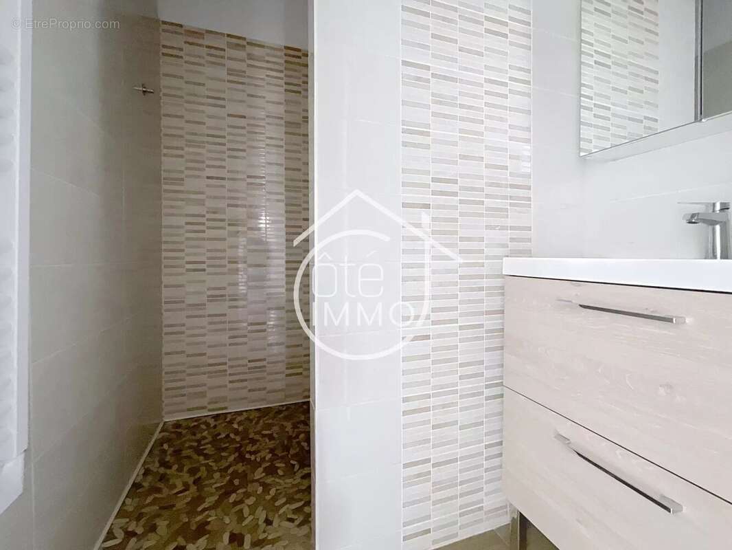 Maison à SAINT-MAGNE-DE-CASTILLON