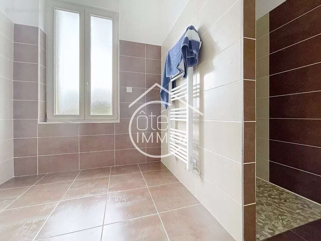 Maison à SAINT-MAGNE-DE-CASTILLON