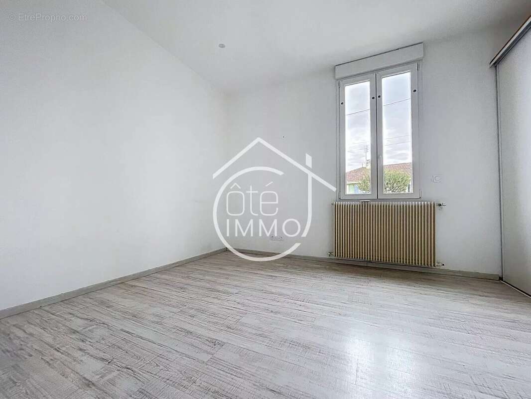 Maison à SAINT-MAGNE-DE-CASTILLON