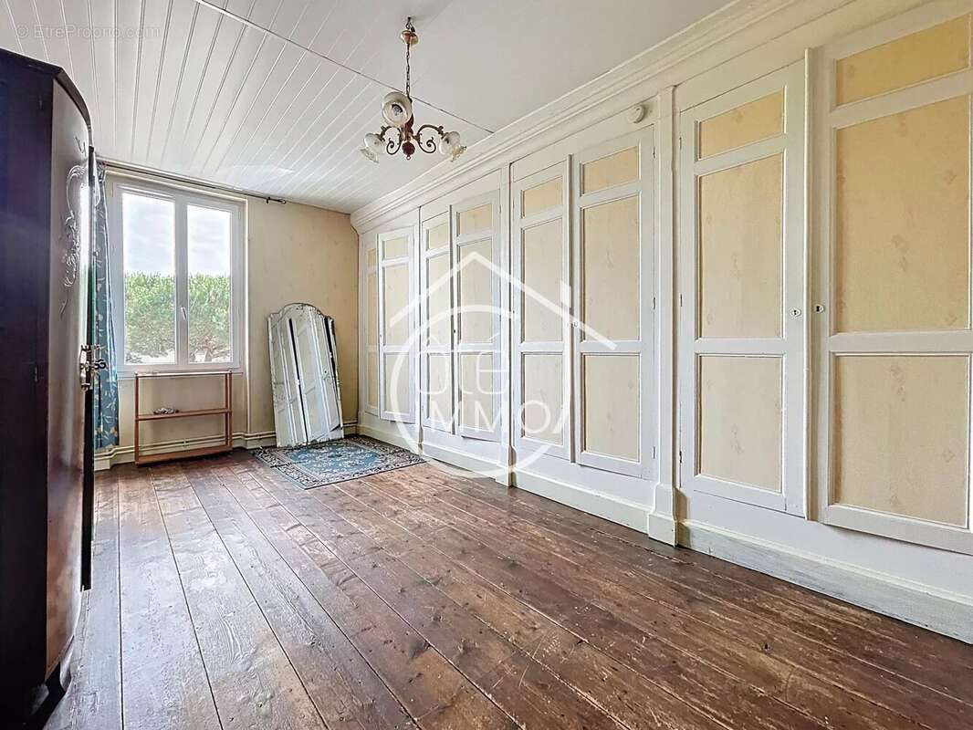 Maison à LAMOTHE-MONTRAVEL