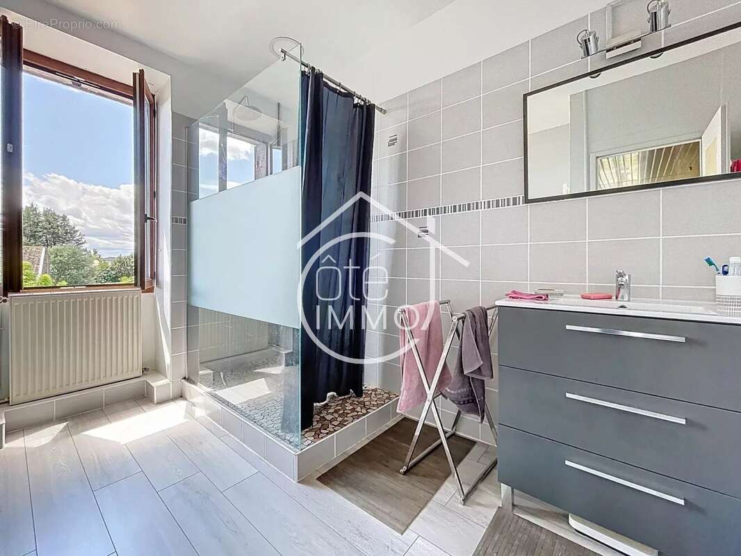 Maison à LAMOTHE-MONTRAVEL