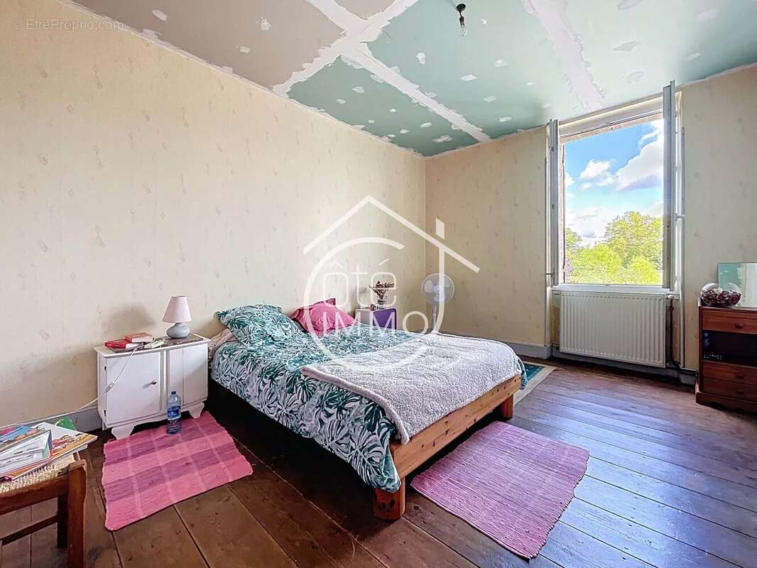 Maison à LAMOTHE-MONTRAVEL