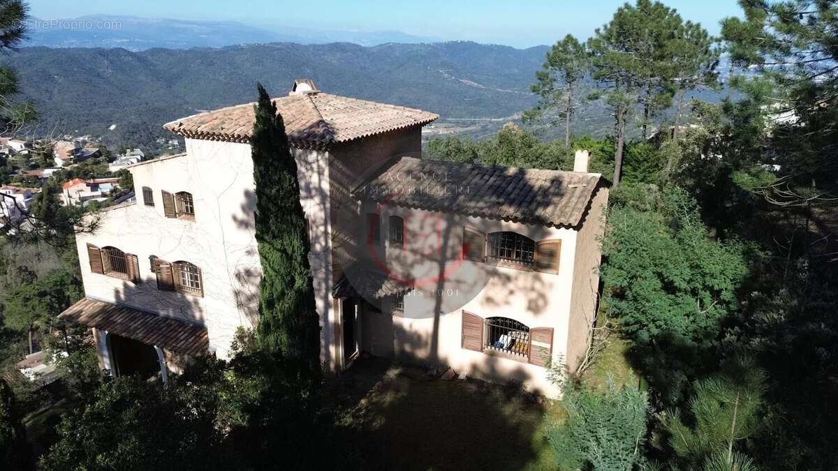 Maison à MANDELIEU-LA-NAPOULE