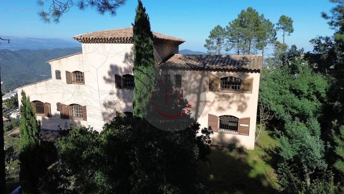 Maison à MANDELIEU-LA-NAPOULE