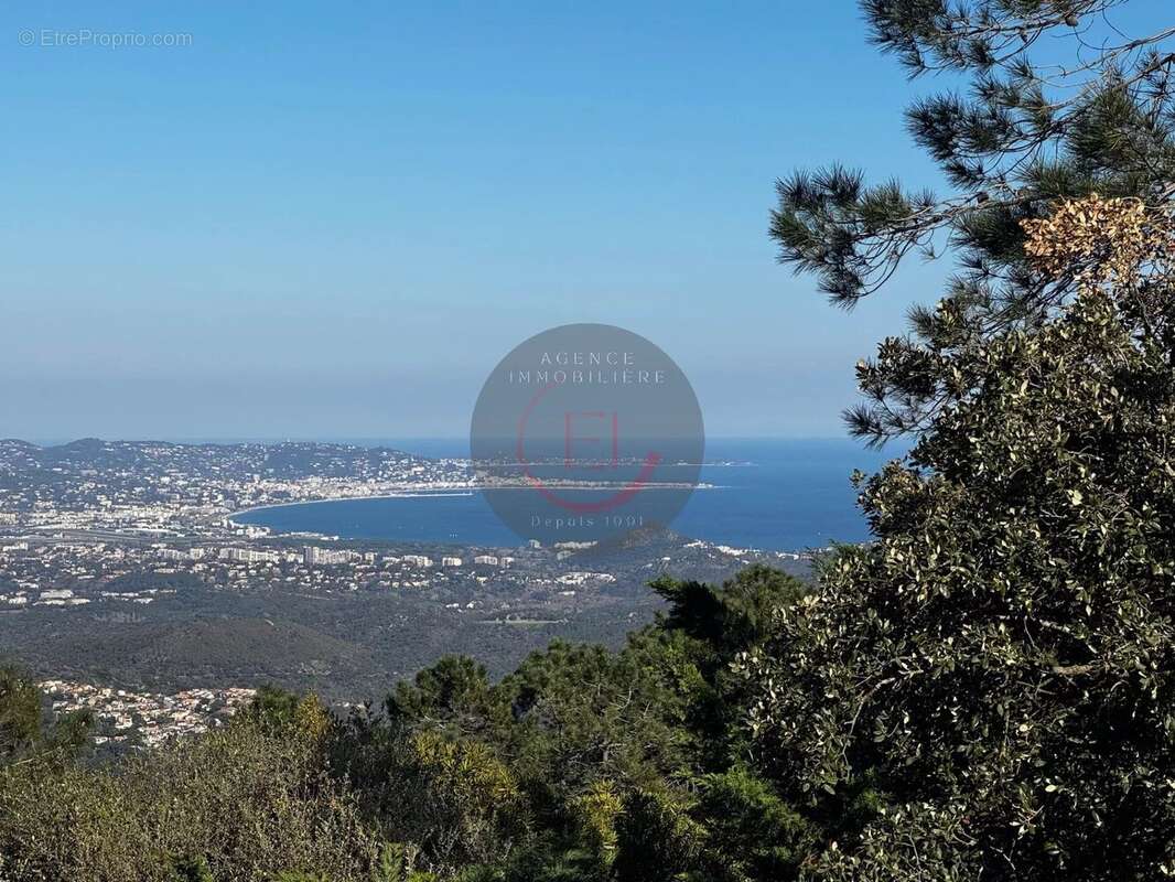 Maison à MANDELIEU-LA-NAPOULE