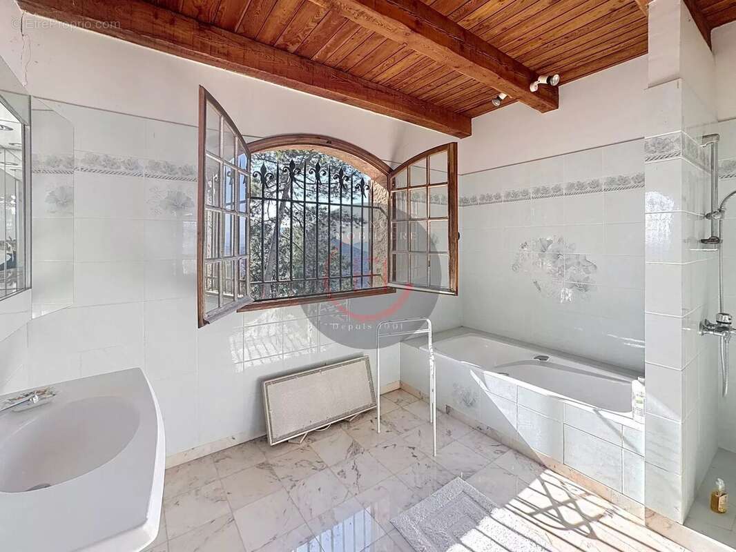 Maison à MANDELIEU-LA-NAPOULE