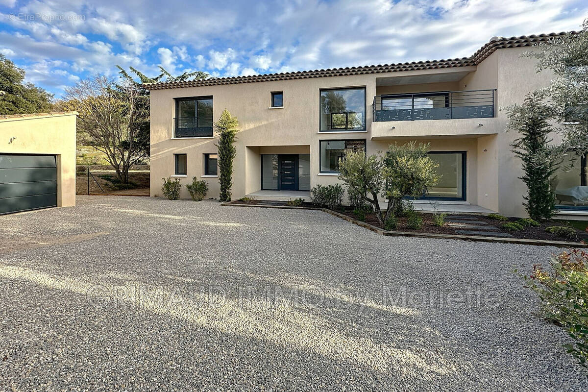 Maison à PLAN-DE-LA-TOUR