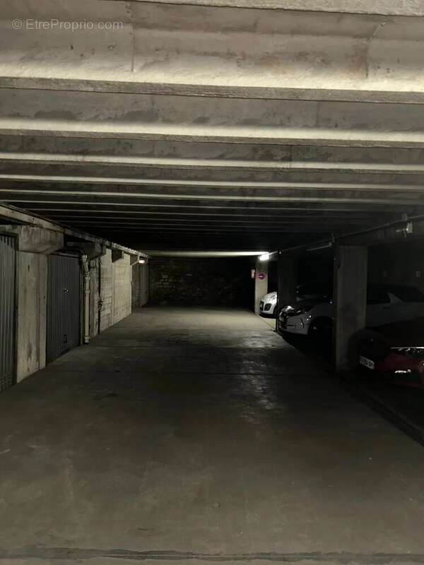 Parking à LEVALLOIS-PERRET